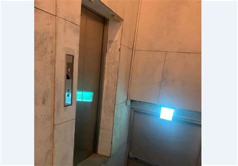 房間燈光 電梯逃生門